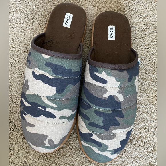 Toms Men’s Slippers - Picture 2 of 2